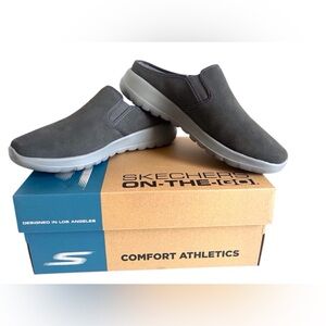 Skechers Womens Goga Max Go Walk  Joy Clogs